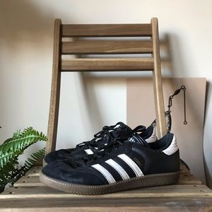 adidas black&white samba shoes men 5.5 / women 7.5